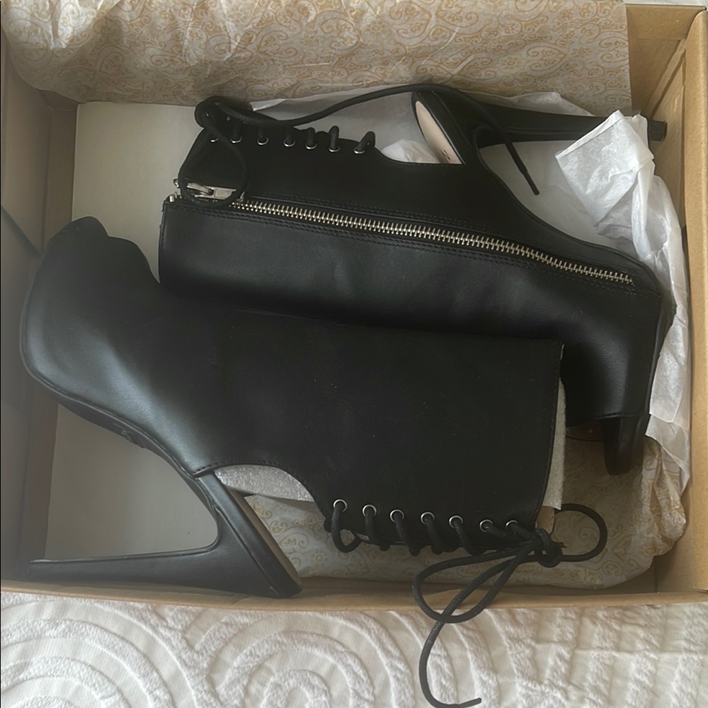 Elegant Black Zip-Up Heeled Open-Toed Boots